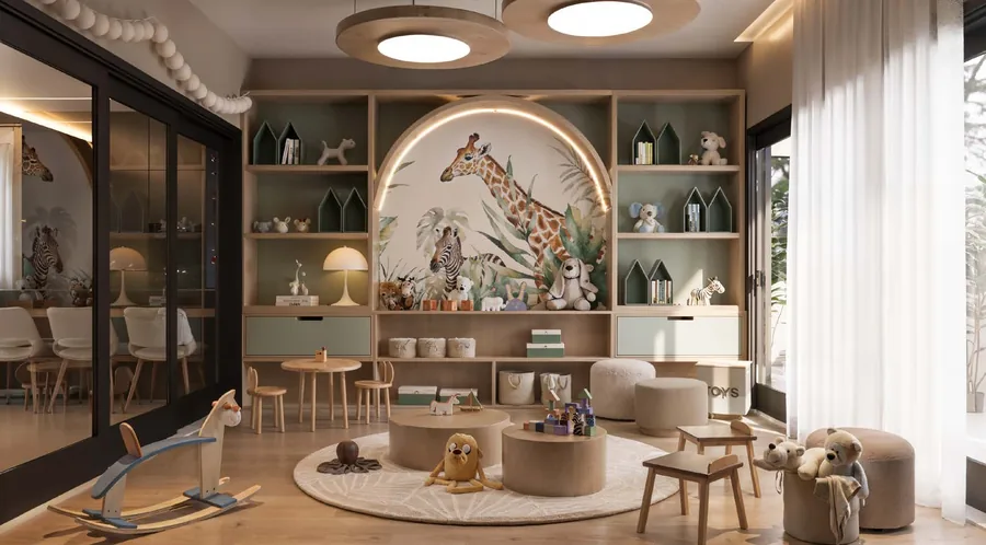 Brinquedoteca com painel de animais em arco, prateleiras de brinquedos, tapete redondo e mesa infantil