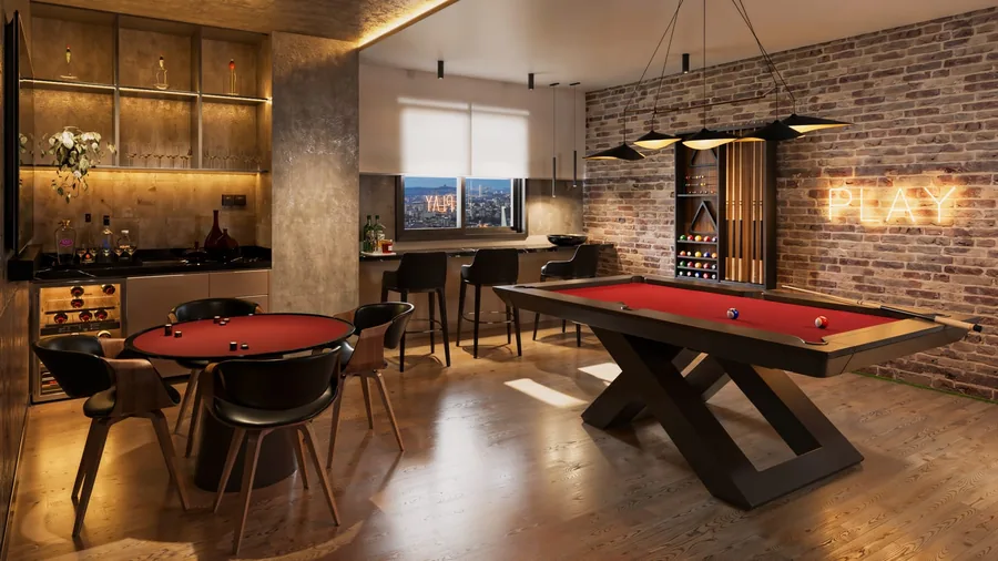 Sala de jogos com mesa de sinuca de pano vermelho, mesa de carteado, parede de tijolo e letreiro luminoso