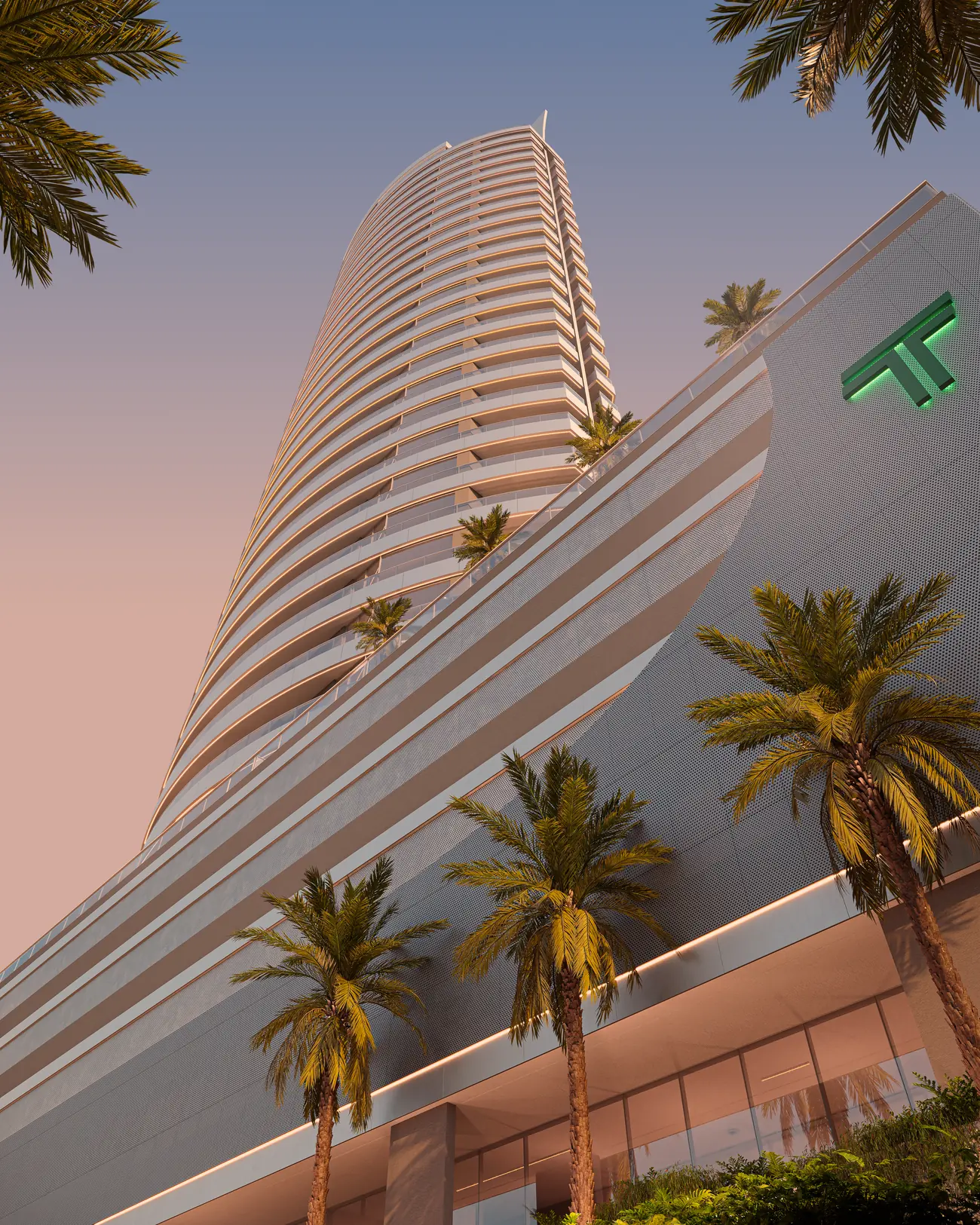 A torre do Marine vista de baixo ao anoitecer, afilando no topo, com as faixas curvas e contínuas das sacadas, a tela metálica perfurada da base e palmeiras em primeiro plano